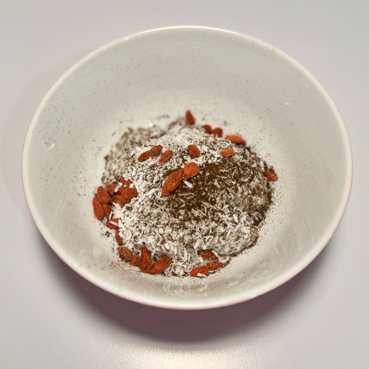 Chia-Pudding mit Goji-Beeren